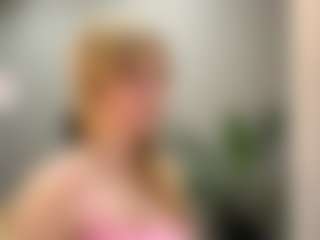 Live cam show with Kristie - Genital Piercings on 1on1-livenow