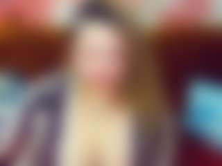 Live cam show with QueenMargo18 - Middle Aged on Dolls Live