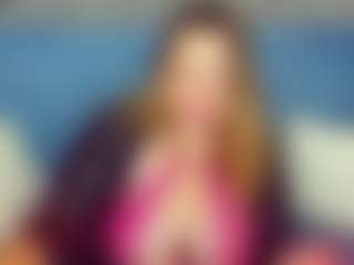Performer in webcam MILF QueenMargo18 in streaming live
