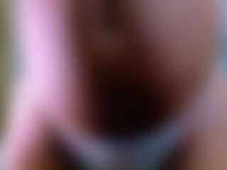 Colombian-coffee MILF webcam performer live streaming