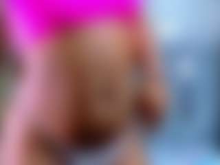 Colombian-coffee MILF webcam performer live streaming