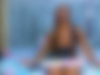Colombian-coffee MILF webcam performer live streaming