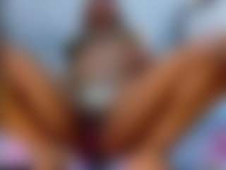 Colombian-coffee MILF webcam performer live streaming