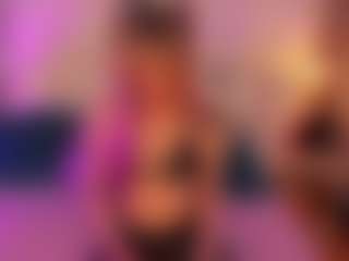Live cam show with FoxxyDolce - Lean on Camsoda