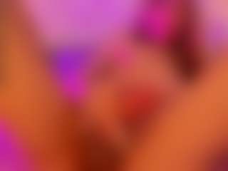 Live cam show with FoxxyDolce - Smoking on friskycurves.com