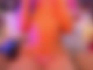 Live cam show with FoxxyDolce - Smoking on Camsoda