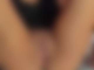 Live cam show with VesperHale - Handjob on Milfs Live