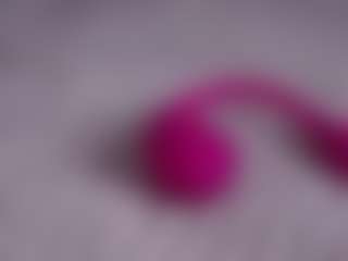 Live cam show with Millie - Skinny White on x69.live | poland