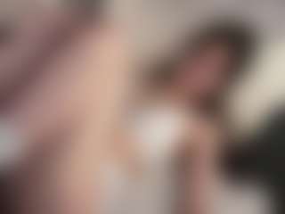 Live cam show with Millie - Erotic Dance on livesuperchat.net