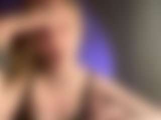 Live cam show with JuliettaMas - Blonde Hair on AdultVida.com