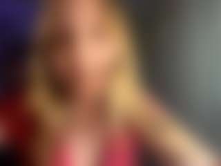 Live cam show with JuliettaMas - Oil on AdultVida.com