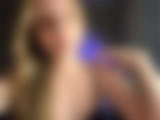 Live cam show with JuliettaMas - Blonde Hair Shaved Pussy on SxyPornLive