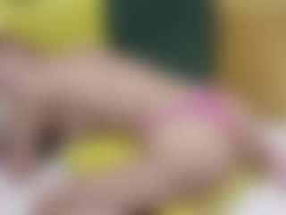 Live cam show with SerenaBFF - Green Eyes on SxyPornLive
