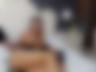 Live cam show with SerenaBFF - Thin on Milf Play