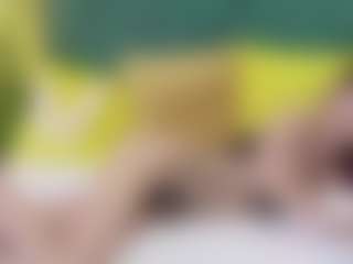 Live cam show with SerenaBFF - Thin on Camsoda