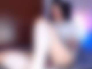 Spettacolo in cam dal vivo con Carolineblich - Double Penetration su Camsoda