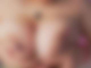 Live cam show with AlinnaJohnson - Body Massage on Uber Horny
