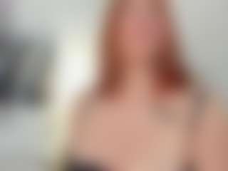Live cam show with curvy-samantta - Shower on AdultVida.com