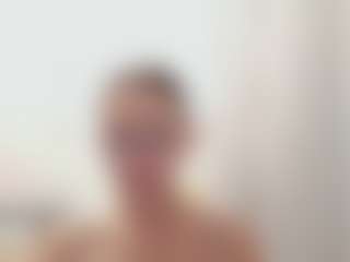 Live cam show with Roxie - Skinny on CamwithHer