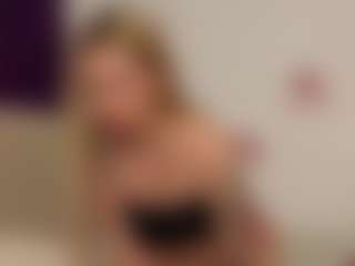 Live cam show with MilkyJulyG - Middle Aged on hrnylive.com