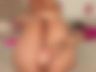 Live cam show with MilkyJulyG - Middle Aged on Latina Girls