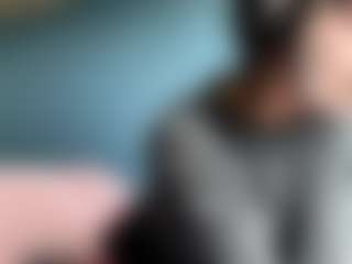 Live cam show with Auesha - College on Mixed Magazine Live
