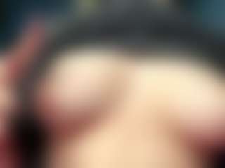 Live cam show with Auesha - Normal on Hubzter Live
