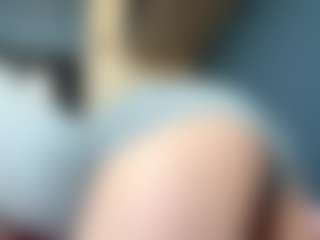Live cam show with Auesha - Dirty on Mixed Magazine Live