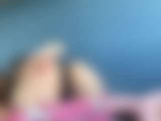 Live cam show with Auesha - Young Adult Teen (18+) on Uber Horny