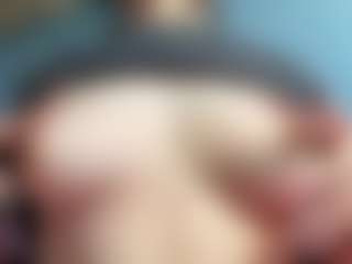 Live cam show with Auesha - Cum on CamwithHer