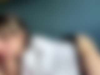Live cam show with Auesha - Gagging on Camsoda