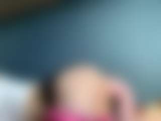Live cam show with Auesha - Tease on Camsoda