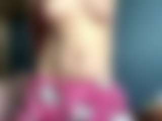 Live cam show with Auesha - Cute on Chatstar