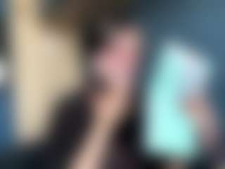 Live cam show with Auesha - Bluehair on TottyGirls