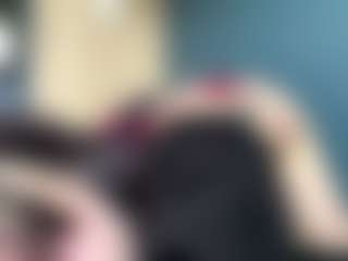 Live cam show with Auesha - Smoking on Free Soda