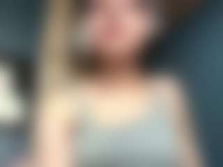 Live cam show with Auesha - Facial on Camsoda