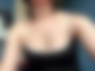 Live cam show with Auesha - Gagging on sexylive.show