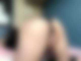 Live cam show with Auesha - Moaning on Dare Cams