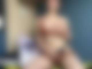 Live cam show with Auesha - HD on TeamSkeetLive