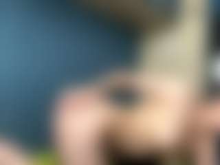Live cam show with Auesha - Fingering on Camsoda