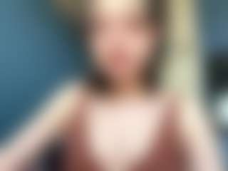 Live cam show with Auesha - Skinny Teen (18+) on Chatstar