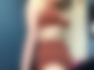 Live cam show with Auesha - Skinny Teen (18+) on Mixed Magazine Live