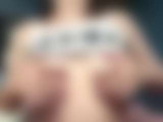 Live cam show with Auesha - Strip on Camsoda