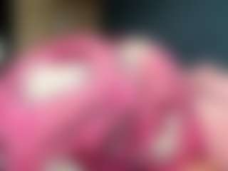 Live cam show with Auesha - Striptease on iamadamtest123.com