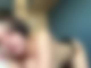 Live cam show with Auesha - Facial Piercings on Camsoda