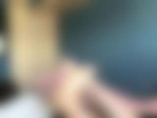 Live cam show with Auesha - Girlnextdoor on Dolls Live