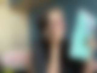 Live cam show with Auesha - Fingering on CamClone