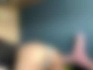 Live cam show with Auesha - Ahegao on Hubzter Live