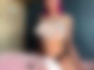 Live cam show with Auesha - Striptease on Camsoda