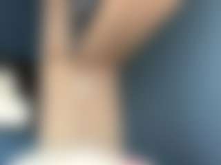 Live cam show with Auesha - Curvy Teen (18+) on Mixed Magazine Live
